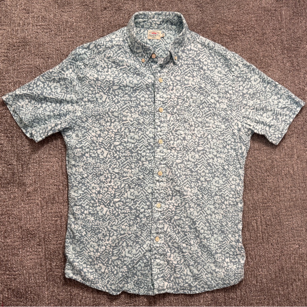 Faherty Breeze Short Sleeve Button-Down Shirt Sz Small Teal Waters blue Hawaiian